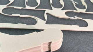 Adesivo Hot Melt para entressolas e materiais superiores de Kevlar – Processamento de vários materiais