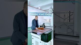 Corte em formato de cobra em couro PU | Máquina de corte de faca CNC (IBON)