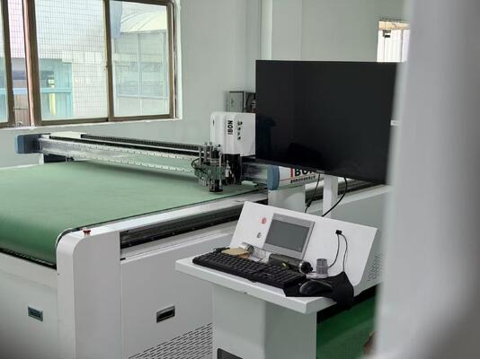 Bom preço Máquina de corte de caixas corrugadas CNC com ferramentas de corte e enrolamento de faca. on-line